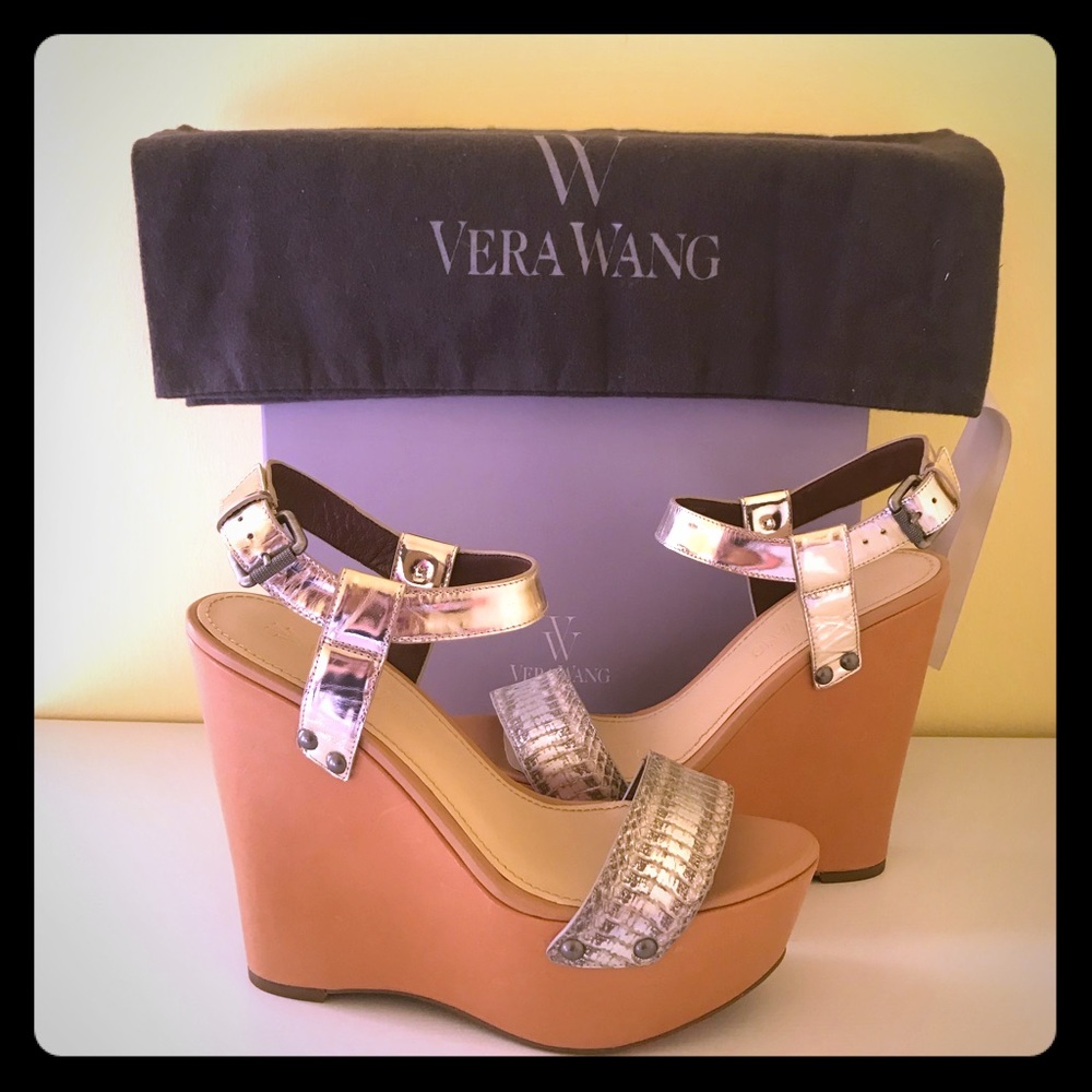 ⛔️SOLD⛔️NEW with box Vera Wang Snakeskin platform